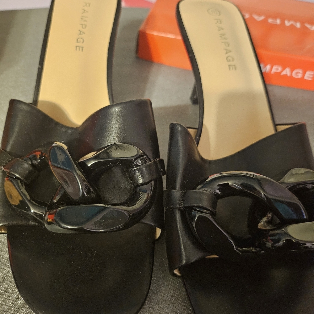 2 Prair of womens shoes worn 1time1 black 1 white like new.Needs new home.